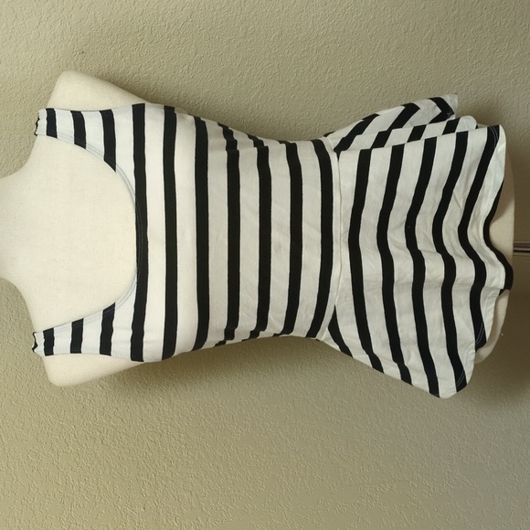 Express Black And White Striped Sleeveless Peplum Top Size Medium - Picture 1 of 4